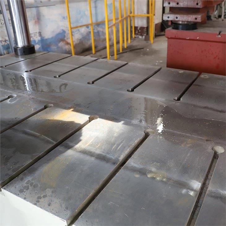 315 Tons Large Table Four-column Hydraulic Press